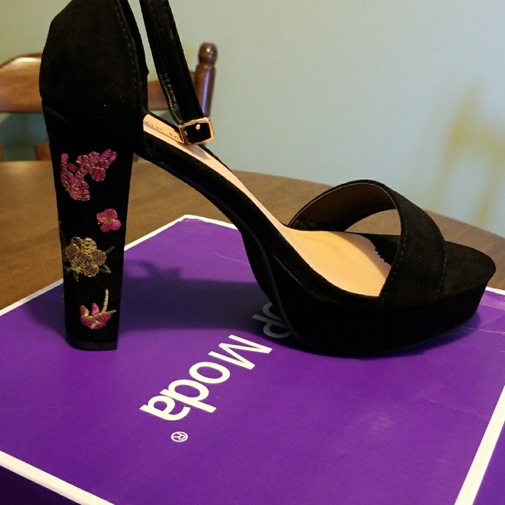 NIB top moda heels with platform
